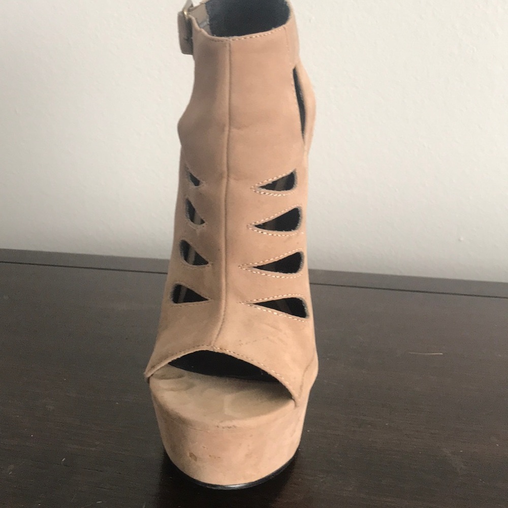 Heels - Picture 2 of 3